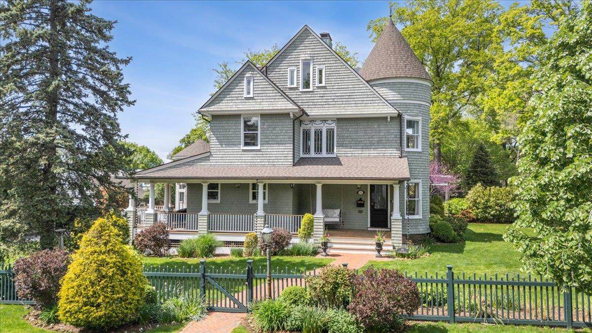 104 Beach Avenue - Photo 1