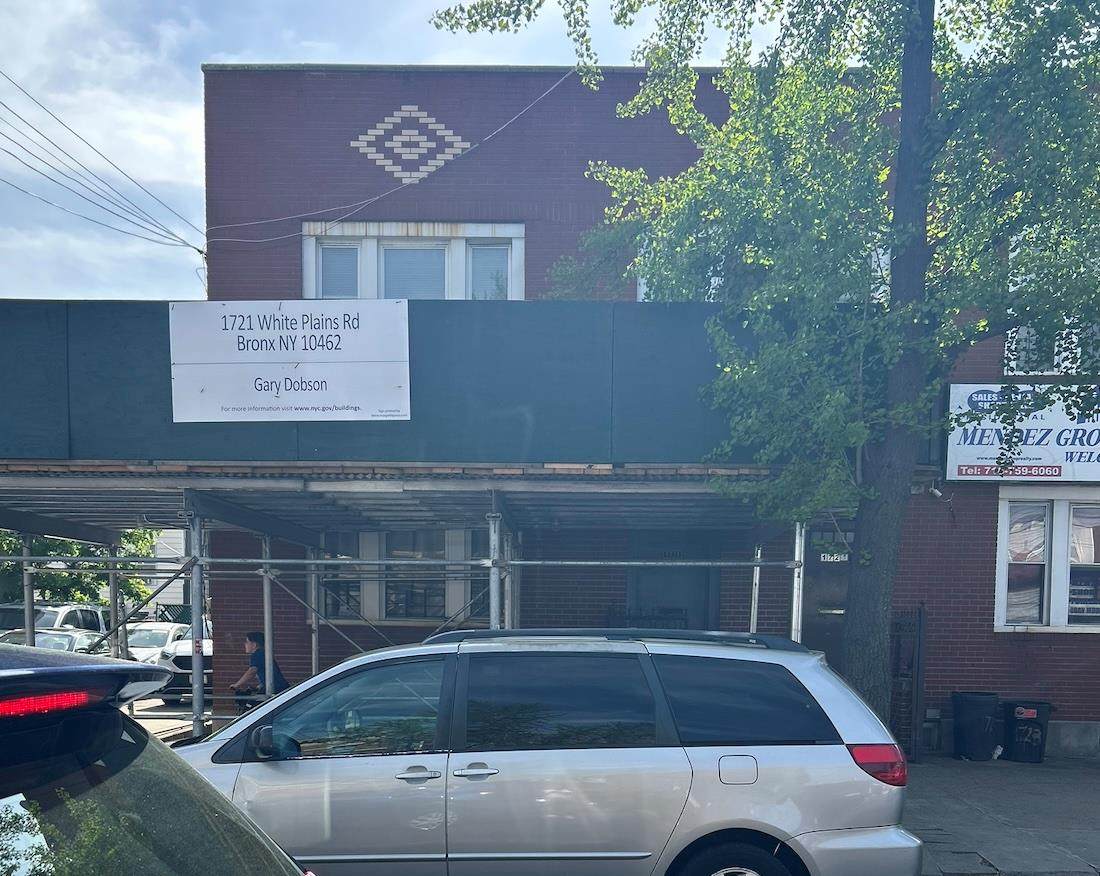 1721 White Plains Road - Photo 1