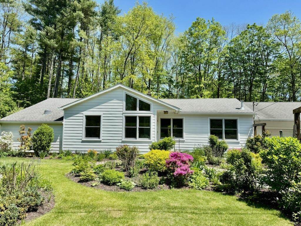207 Elwyn Drive - Photo 1