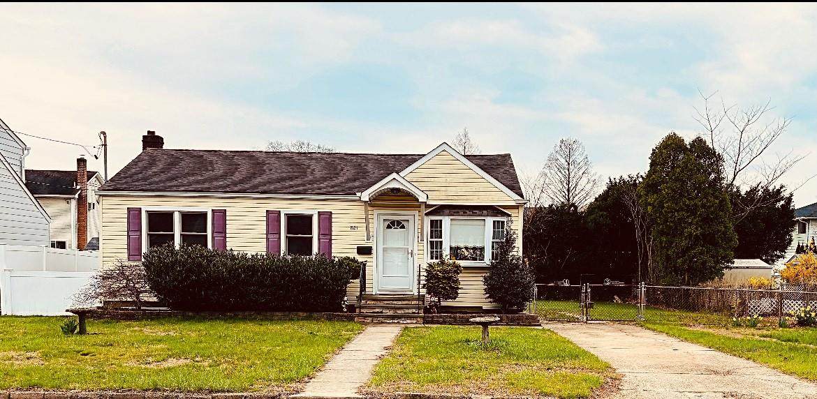 821 10th Street - Photo 1