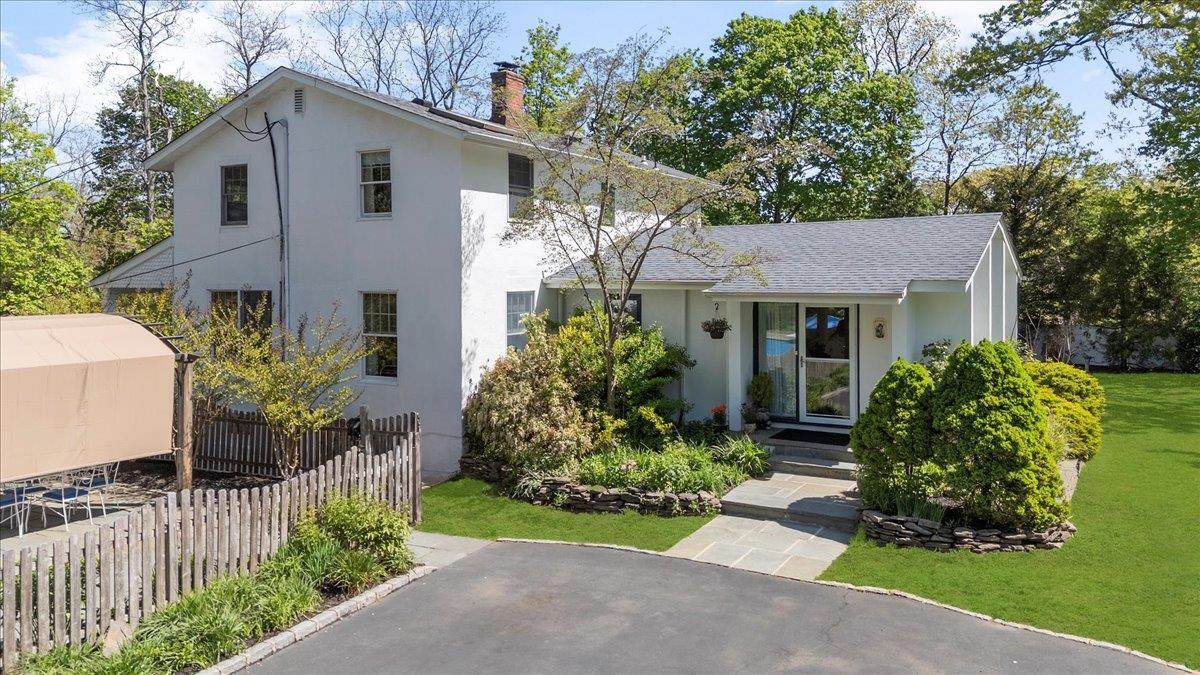 22 Stratford Avenue - Photo 1