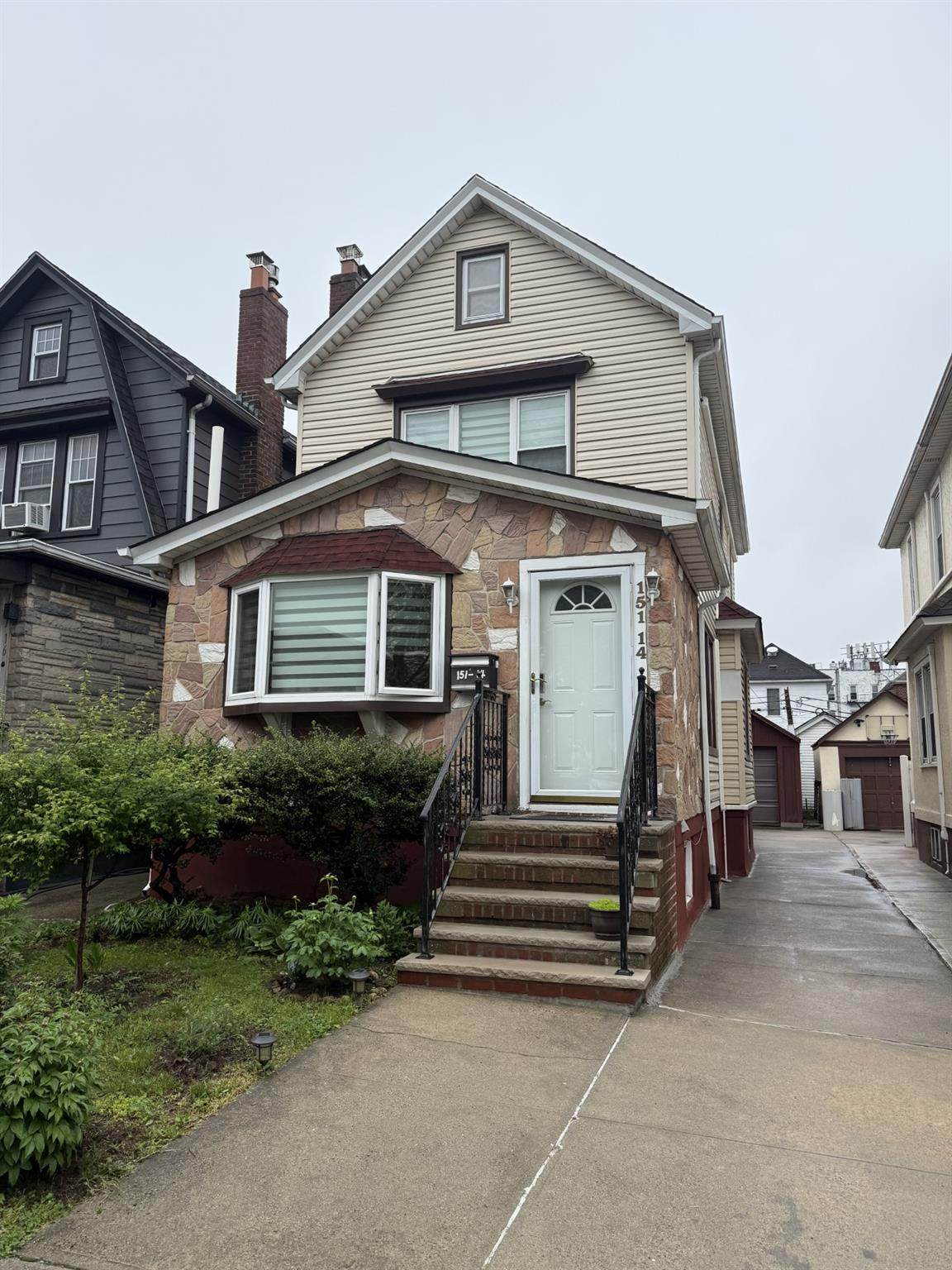 151-14 33 Avenue - Photo 1