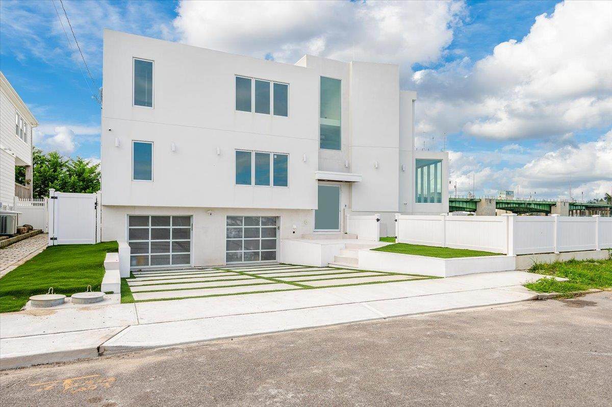 177 Albany Boulevard - Photo 1