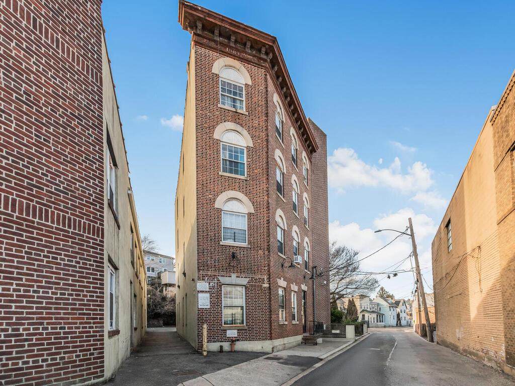 4 Everett Street - Photo 1