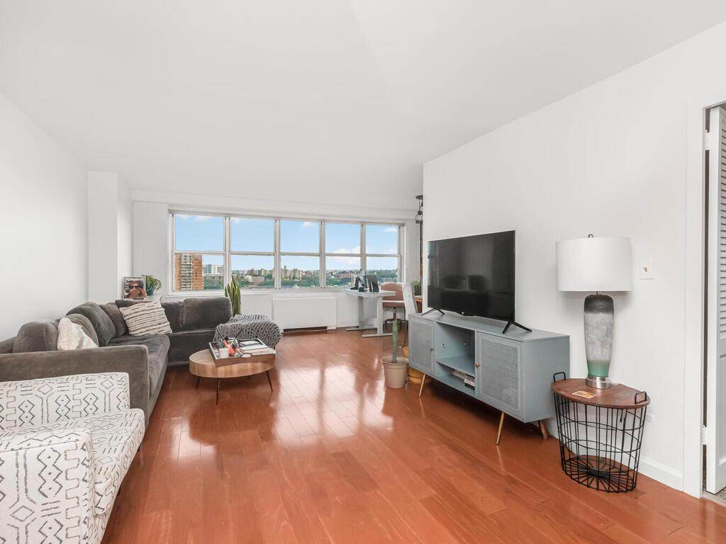 555 Kappock Street - Photo 1