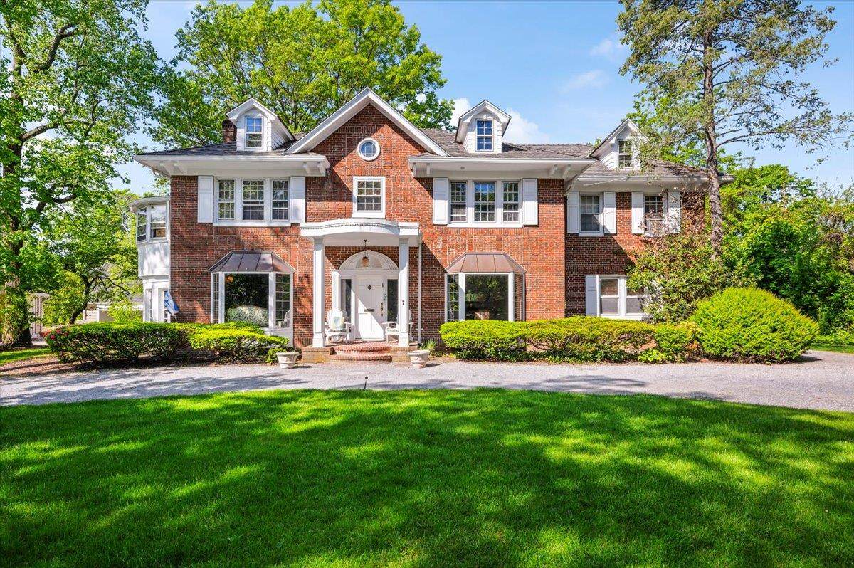 7 Willow Road - Photo 1