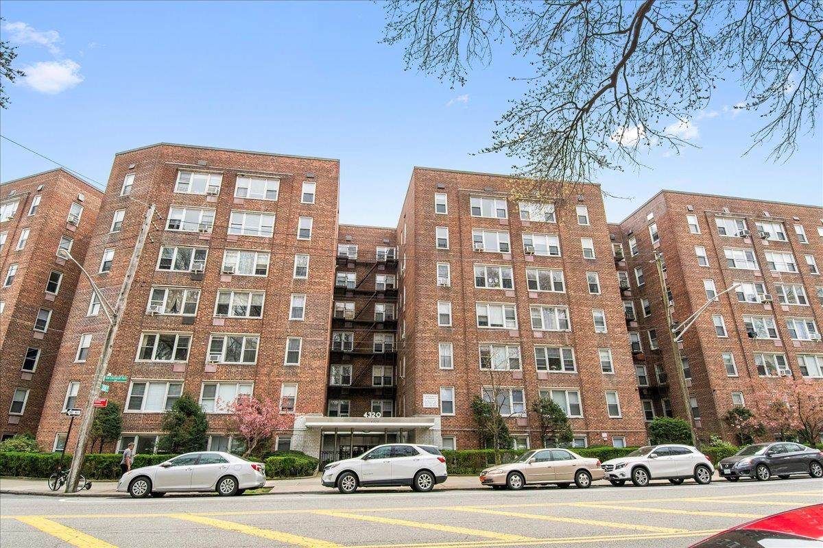 4320 Van Cortlandt Park - Photo 1