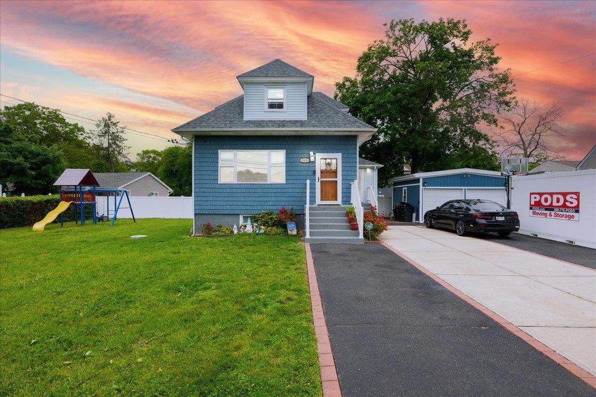 545 Mount Avenue - Photo 1
