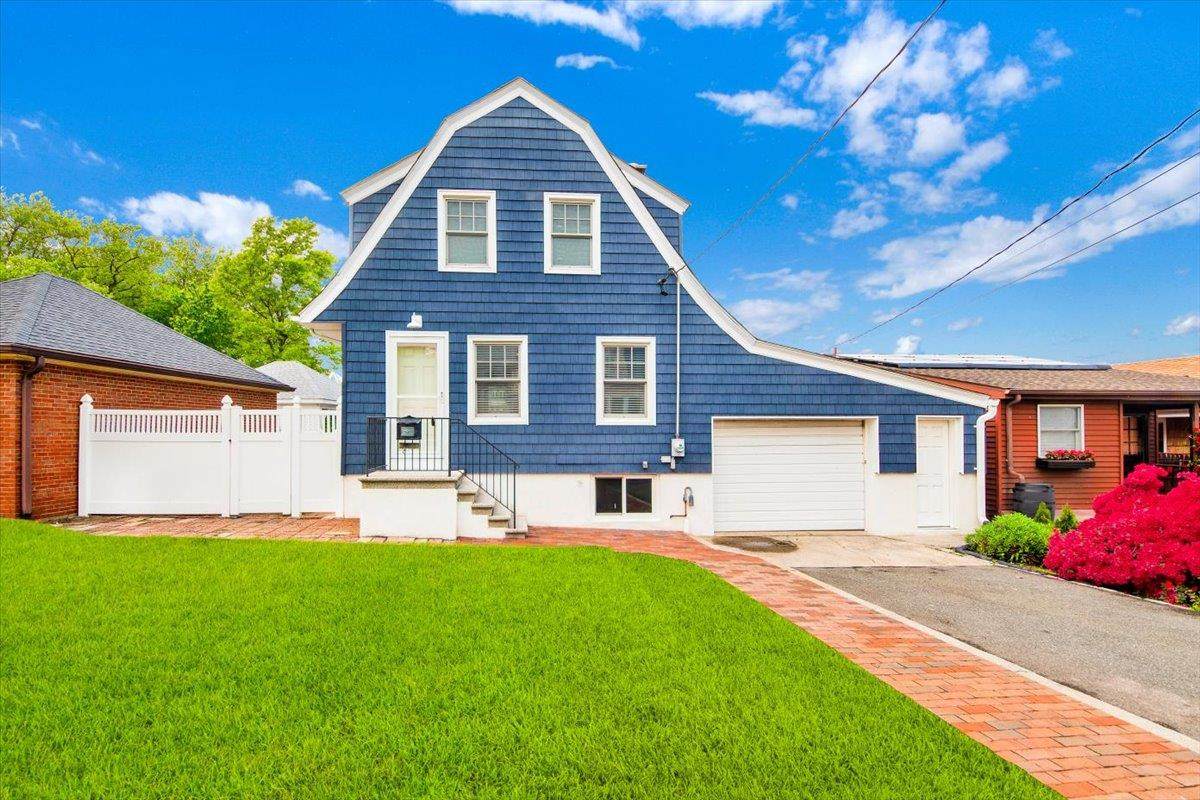 211 Bowne Street - Photo 1