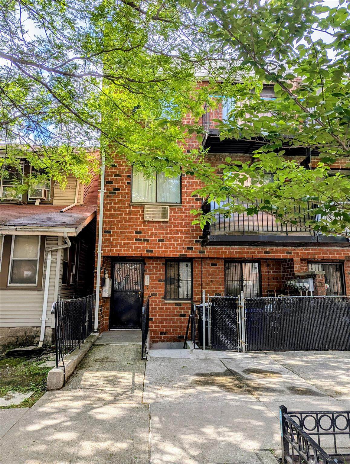 132-47 Pople Avenue - Photo 1
