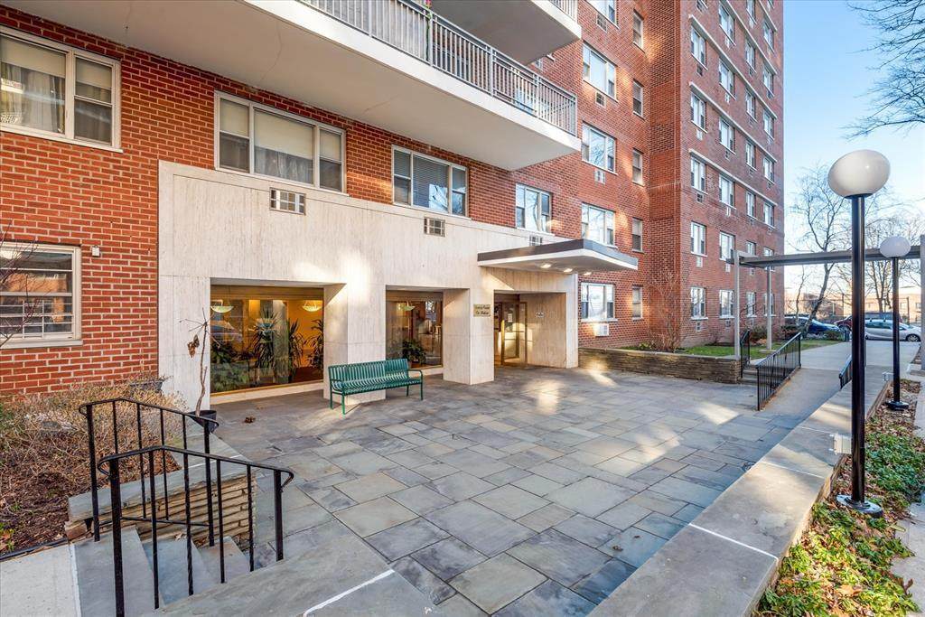 52-30 39 Drive - Photo 1