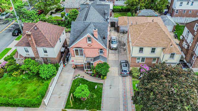 5707 146th Street - Photo 1