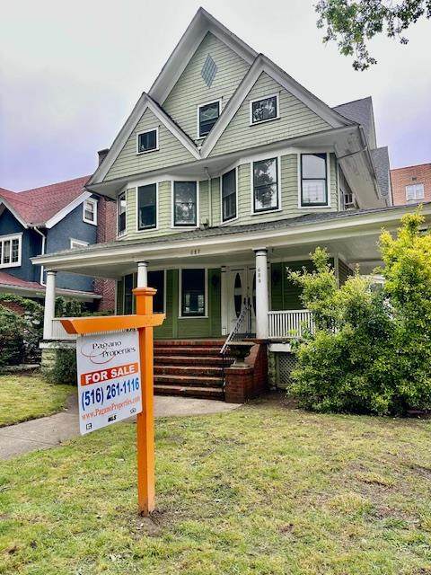 689 19th Street - Photo 1