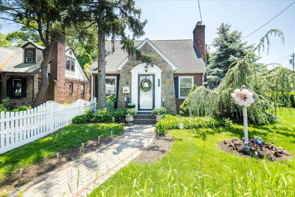 2871 Willard Avenue - Photo 1