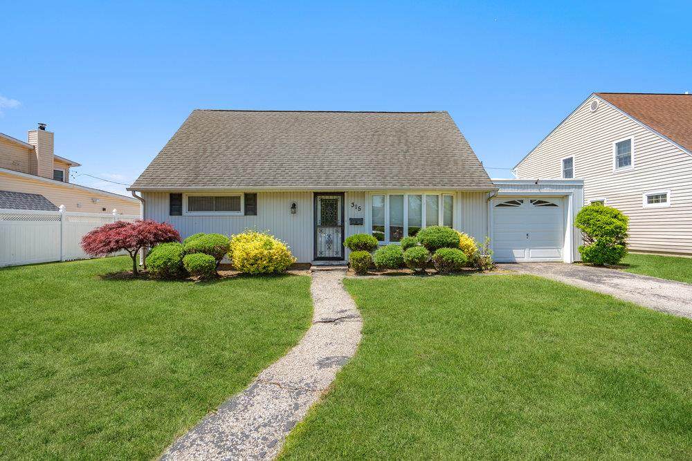 315 Fern Place - Photo 1