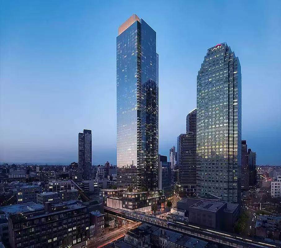 3 Court Square - Photo 1