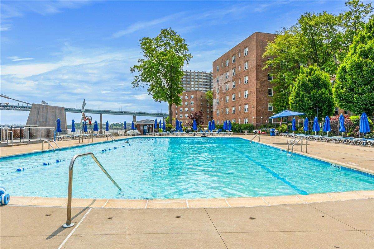 162-01 Powells Cove Boulevard - Photo 1