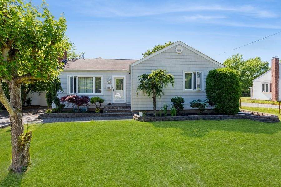 118 Pine Neck Avenue - Photo 1