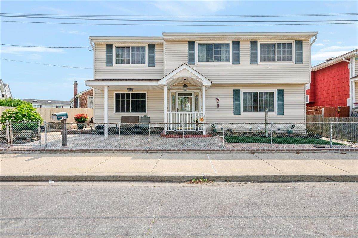 748 Knoll Street - Photo 1