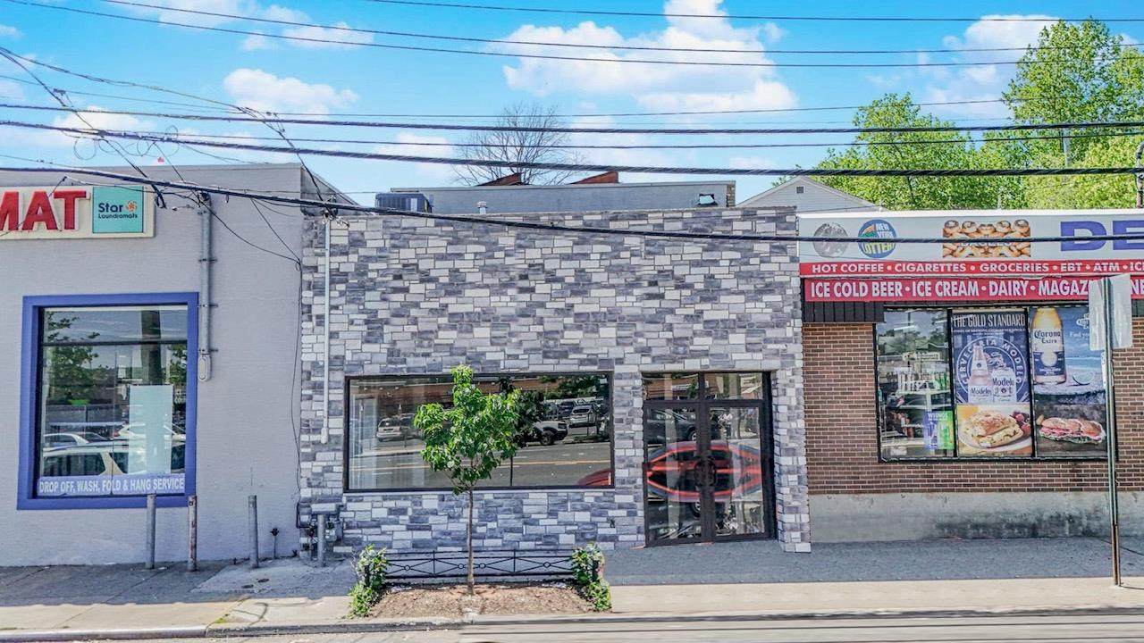 956 Richmond Avenue - Photo 1