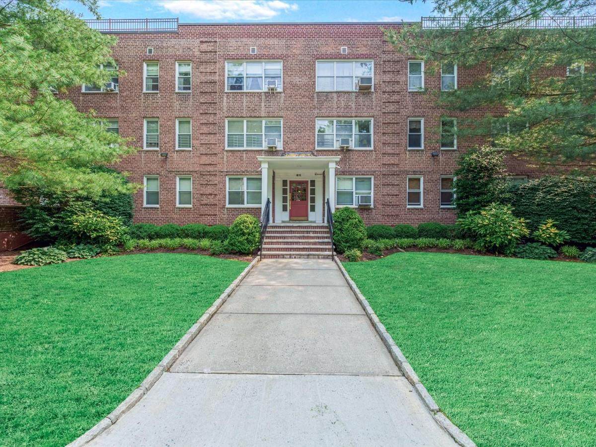 811 Palmer Road - Photo 1