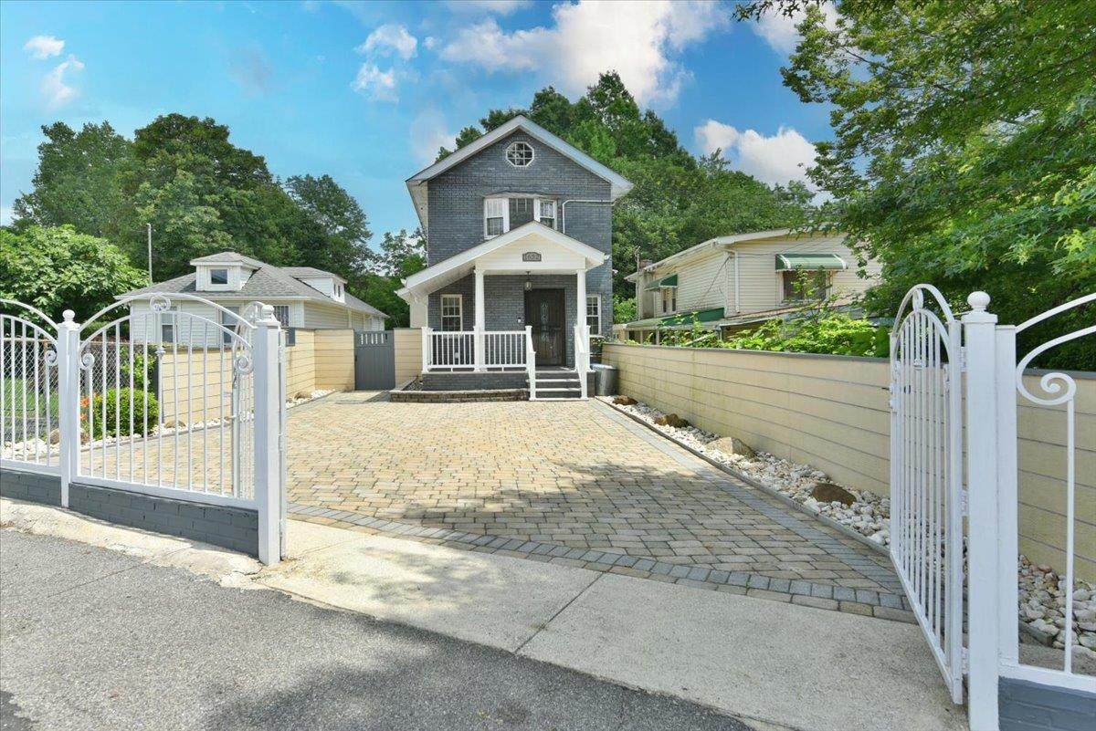 1632 Harding Park - Photo 1