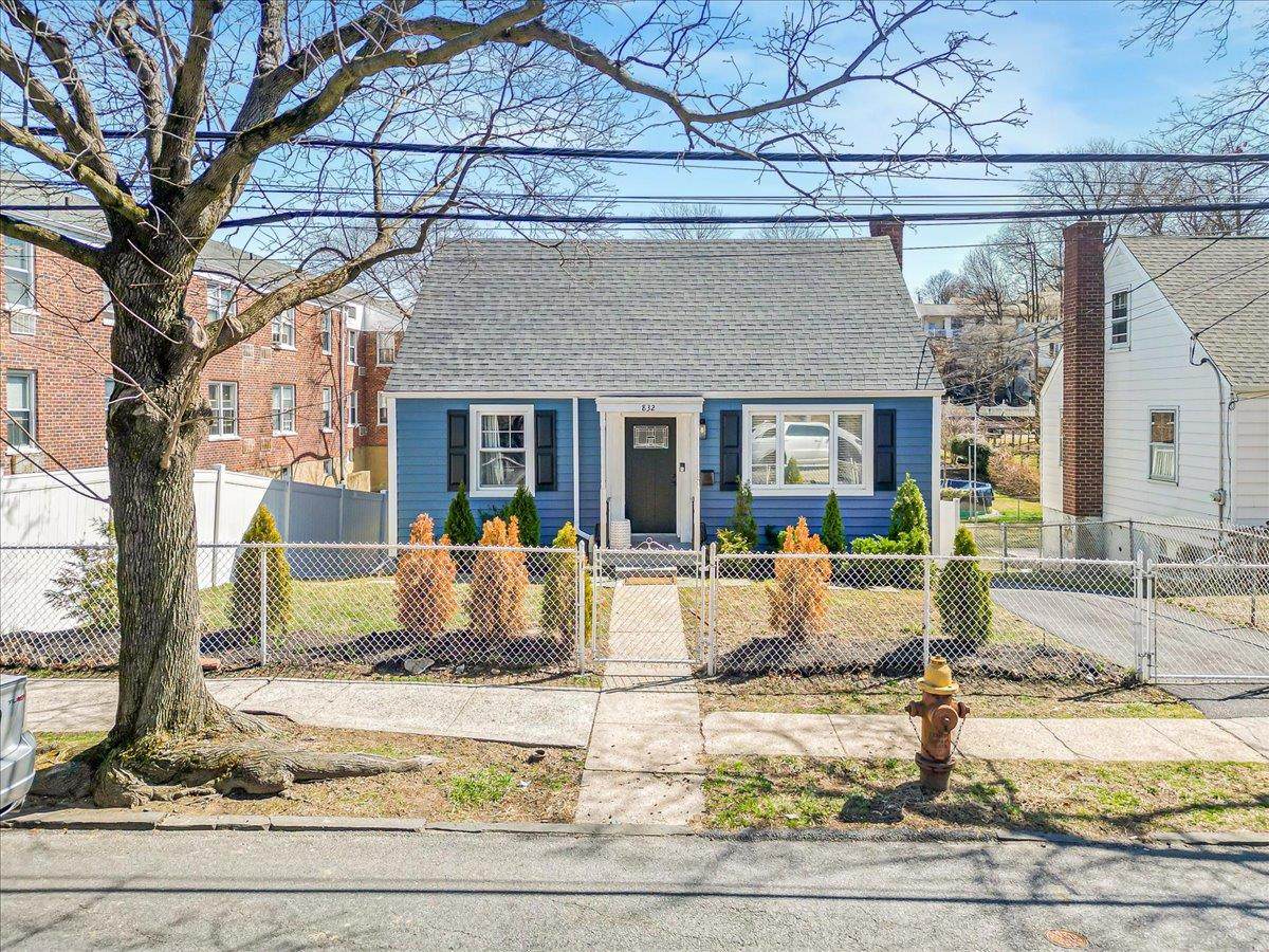 832 Palisade Avenue - Photo 1