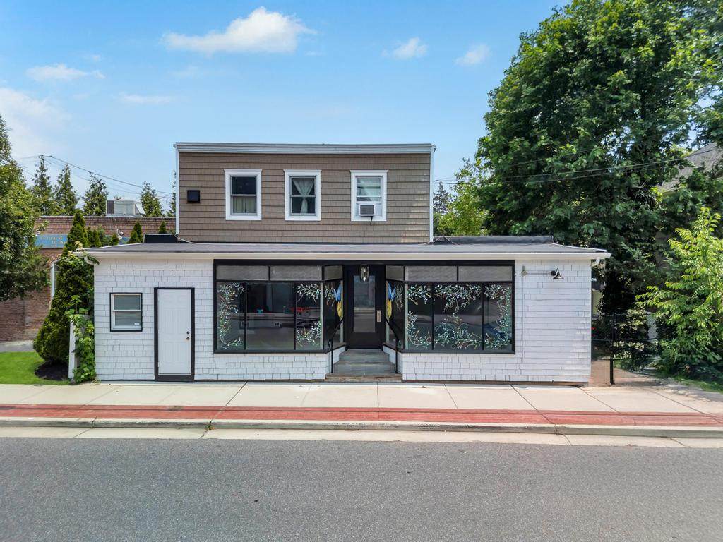 425 Lake Avenue - Photo 1