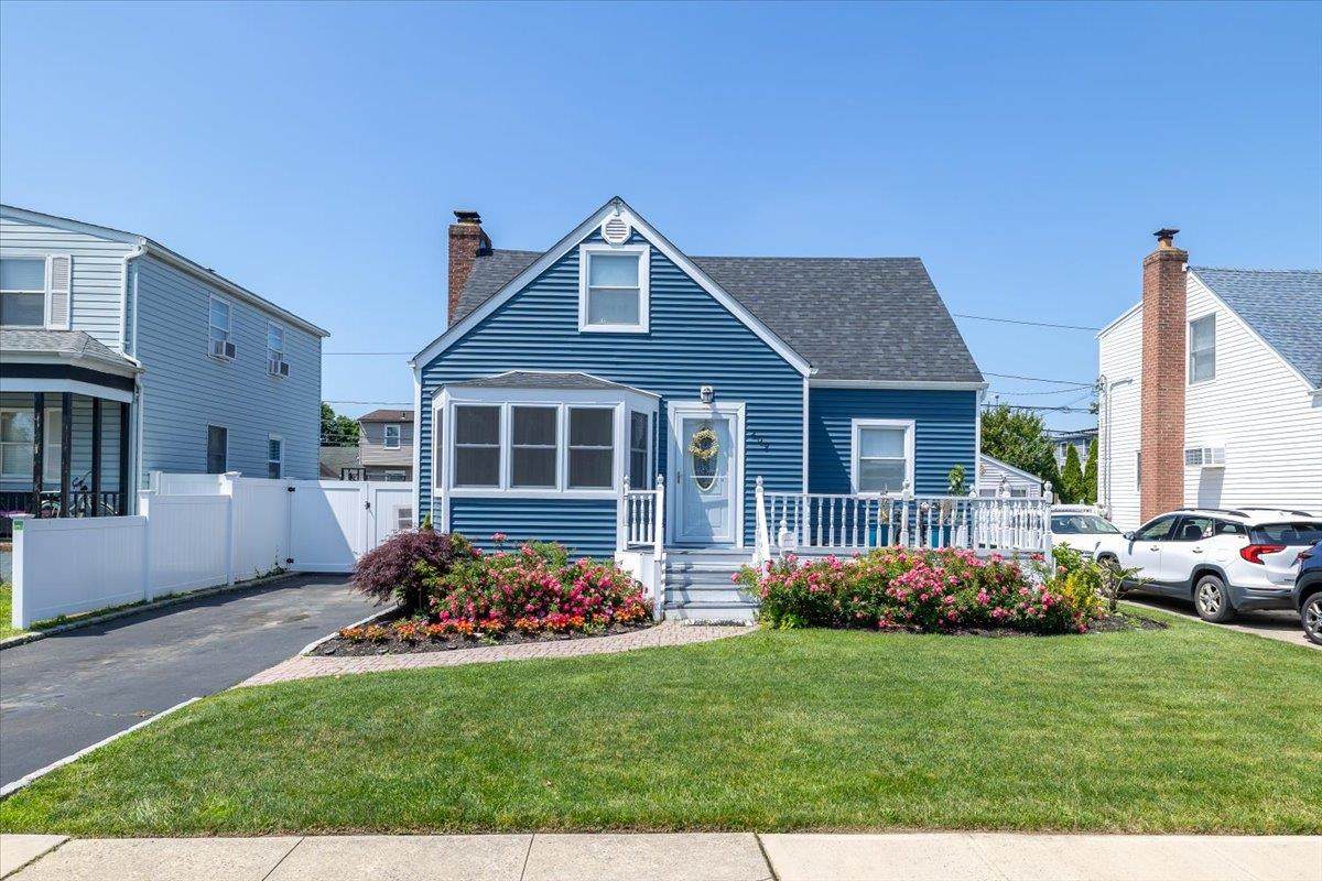 209 Venetian Boulevard - Photo 1