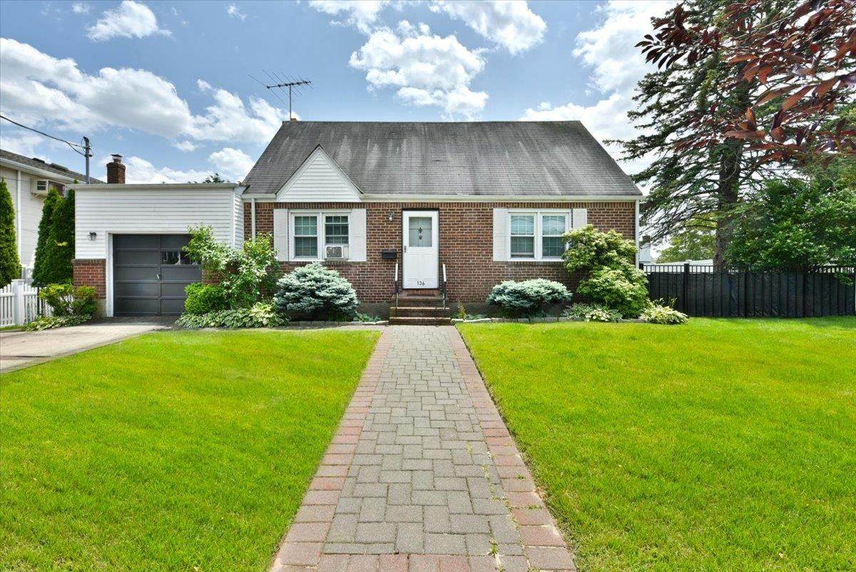 136 Euclid Avenue - Photo 1