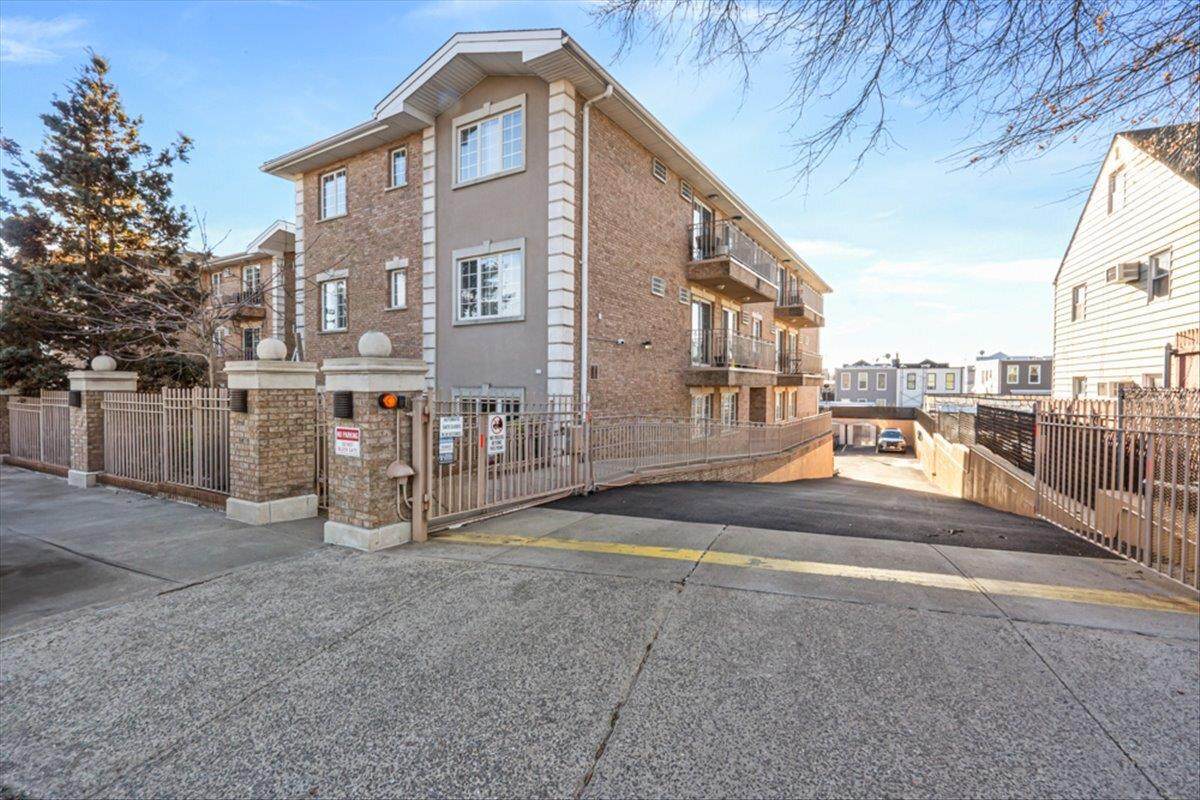 62-48 Mt Olivet Crescent - Photo 1