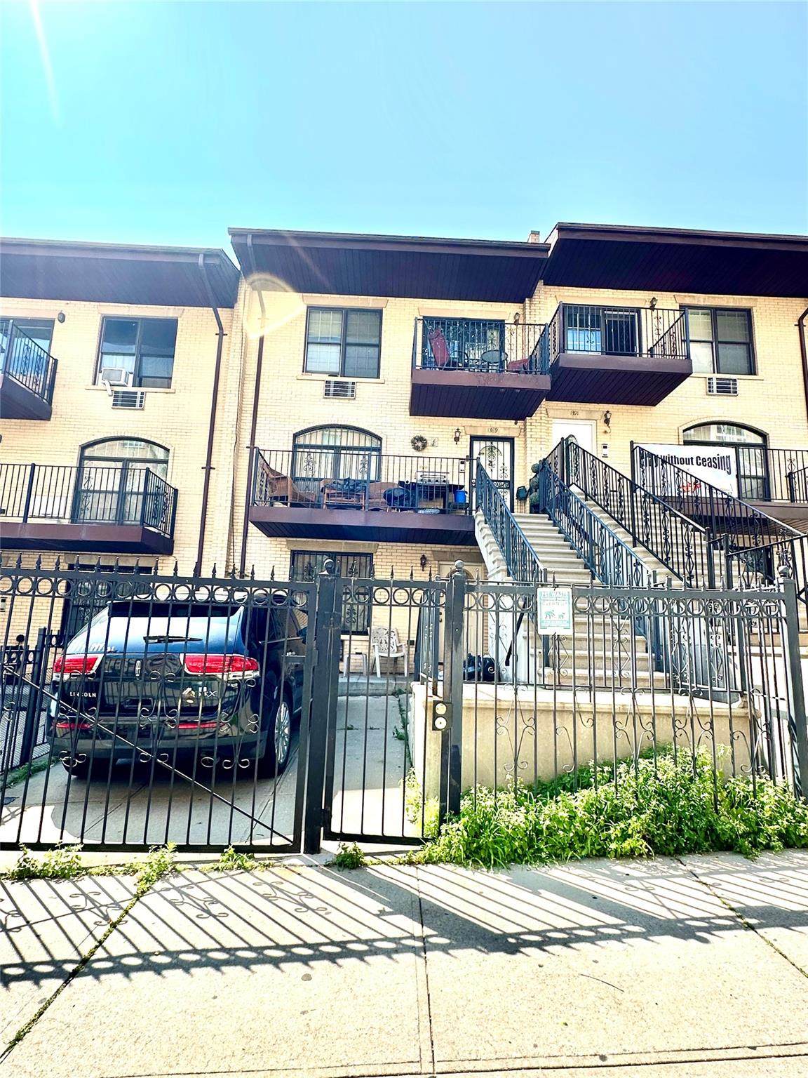 1389 Shakespeare Avenue - Photo 1