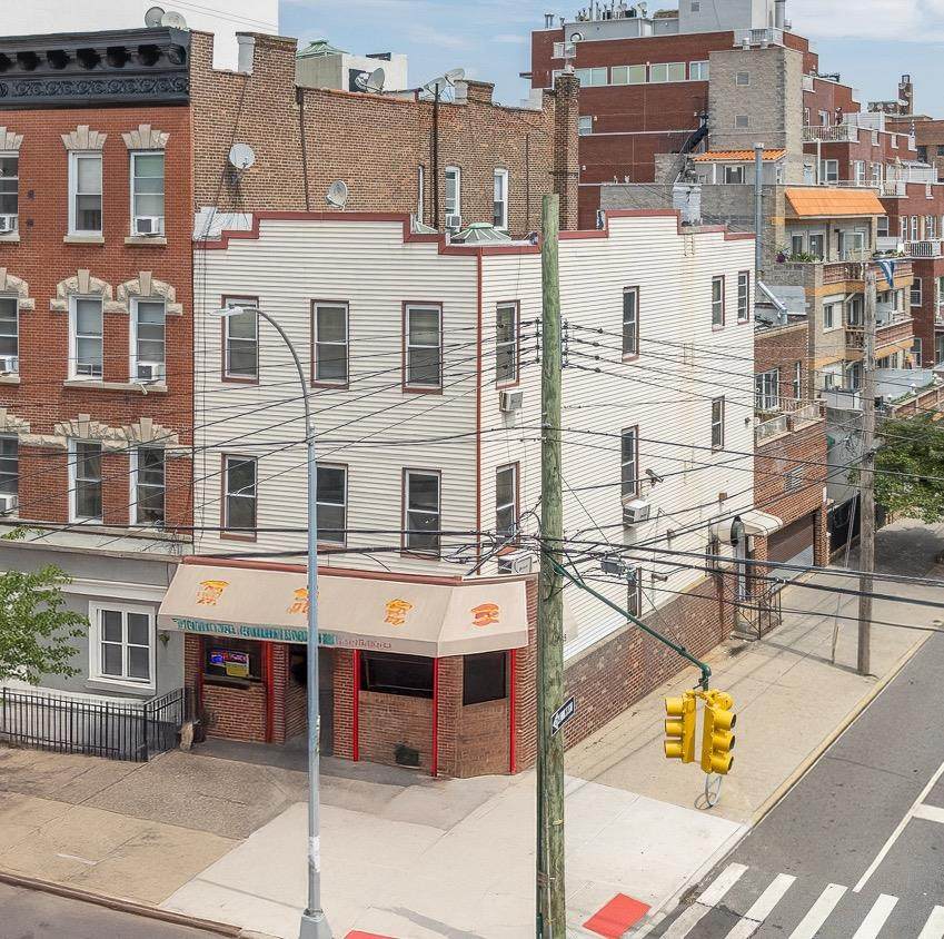 2339 Astoria Boulevard - Photo 1