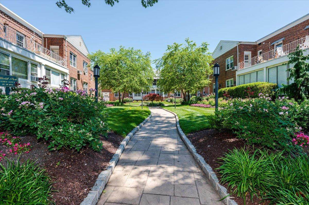 1385 Broadway - Photo 1