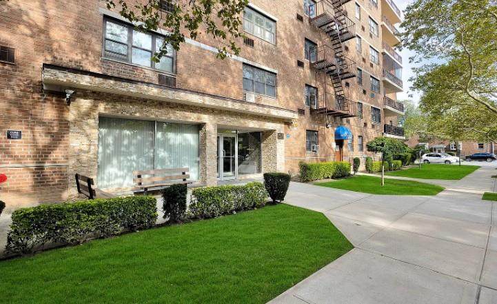 153-25 88th Street - Photo 1