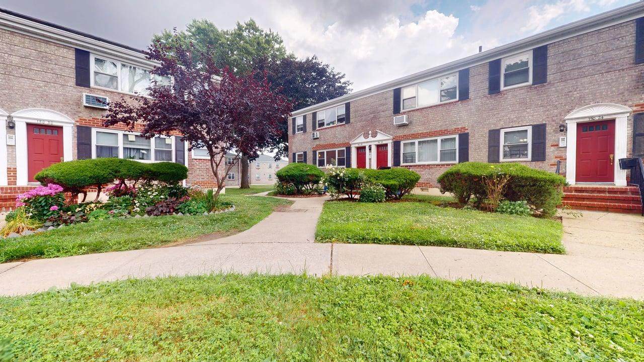 150-28 Jewel Avenue - Photo 1