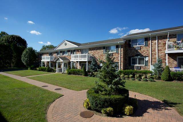220 Lakeland Avenue - Photo 1