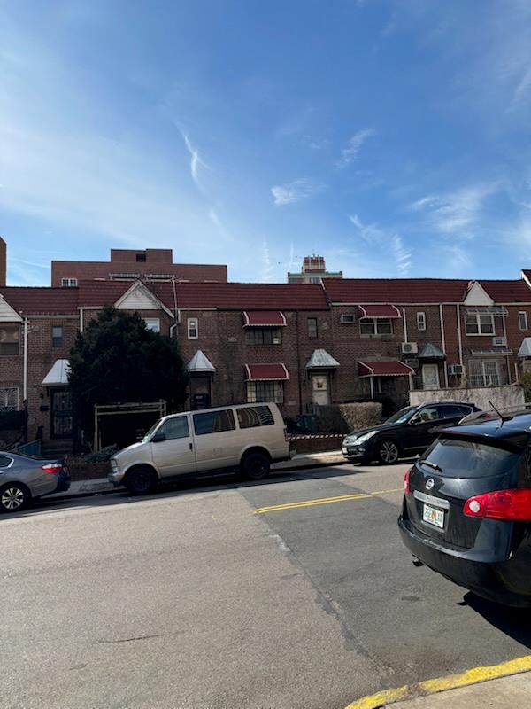 43-22 Colden Street - Photo 1