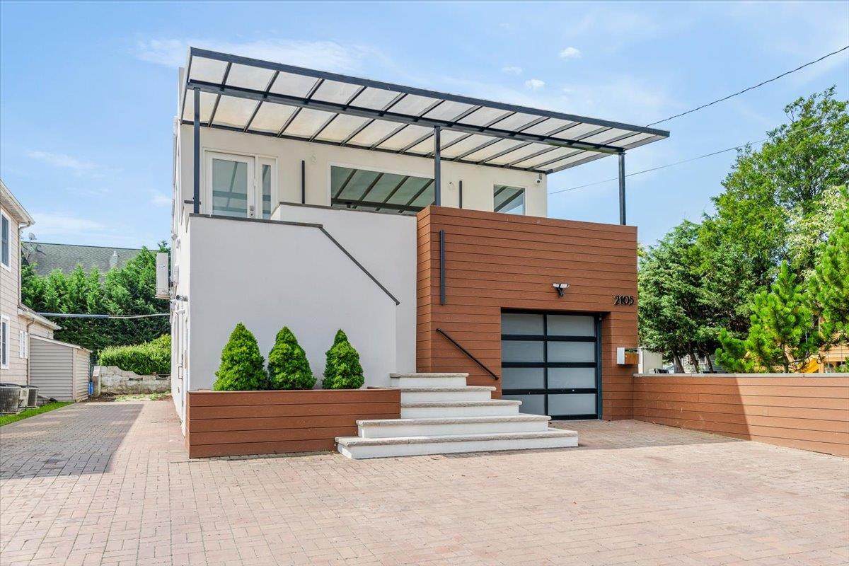 2105 Bay Boulevard - Photo 1