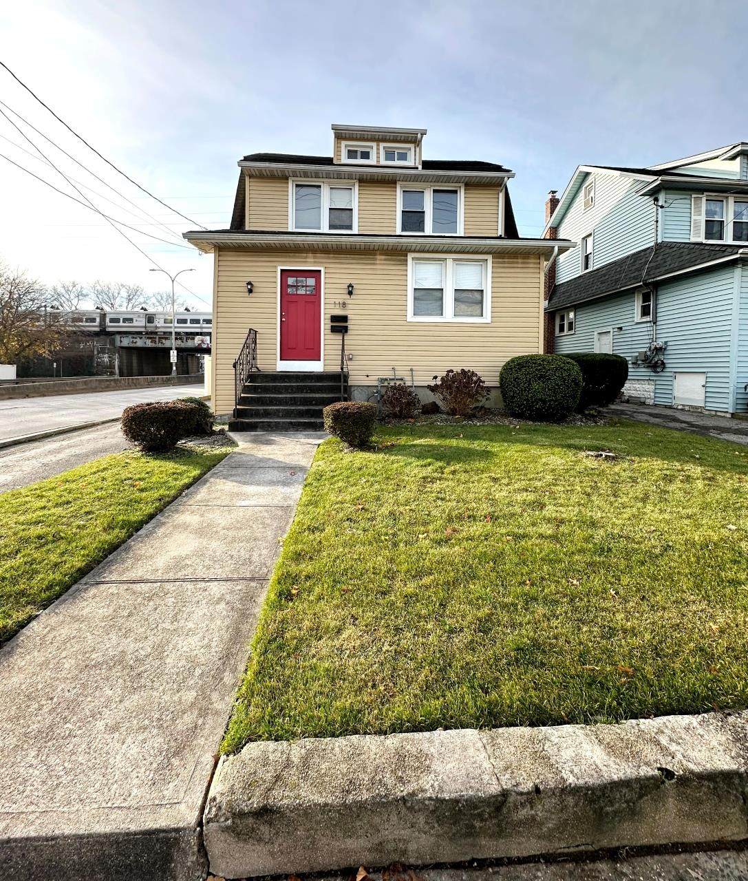 118 Lyon Place - Photo 1