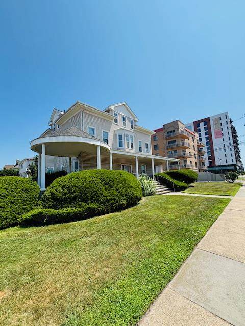 116 Riverside Boulevard - Photo 1