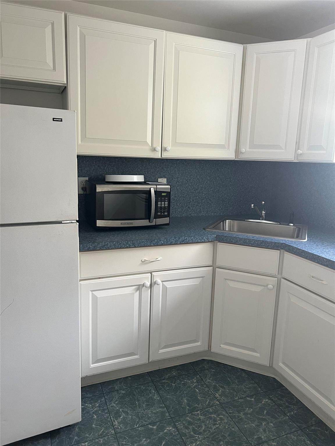 121 Sullivan Avenue - Photo 1