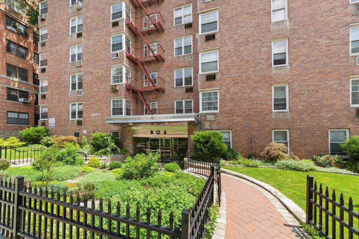 804 Bronx River - Photo 1