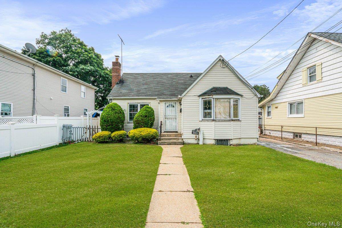 325 Pennsylvania Avenue - Photo 1