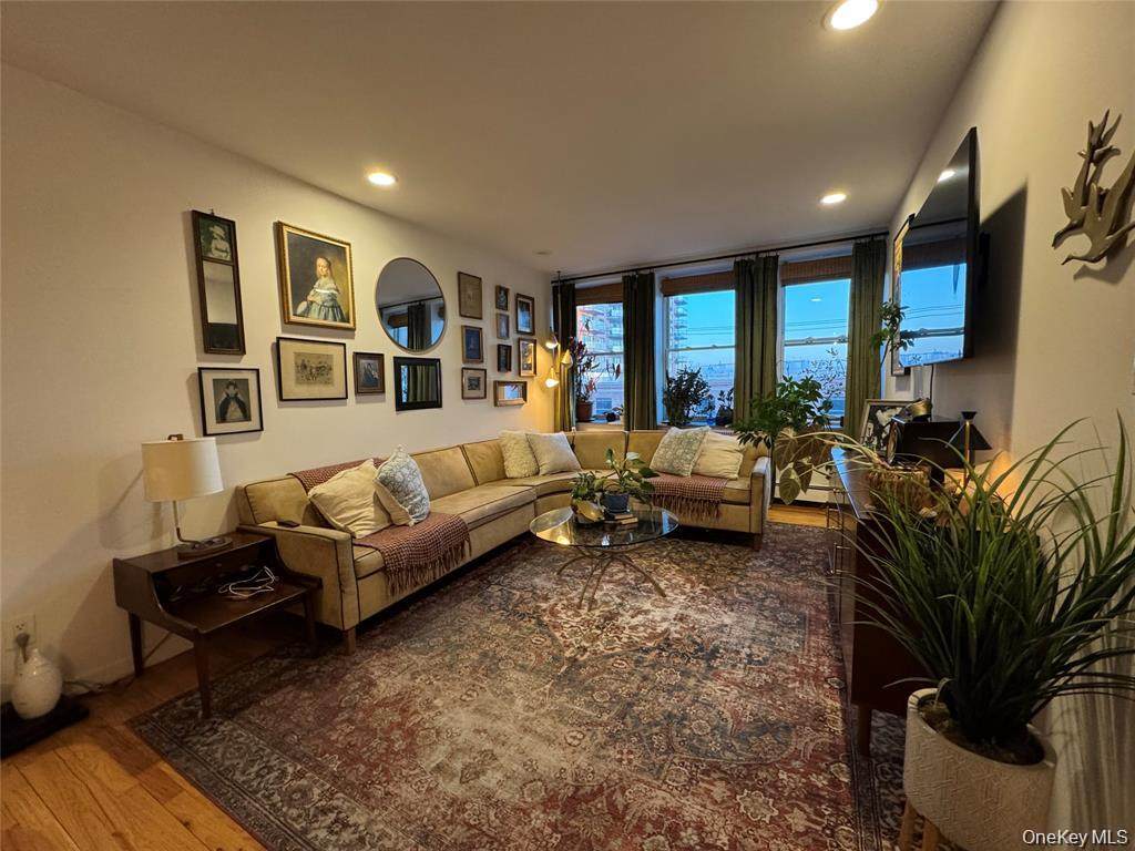 25 Broadway - Photo 1