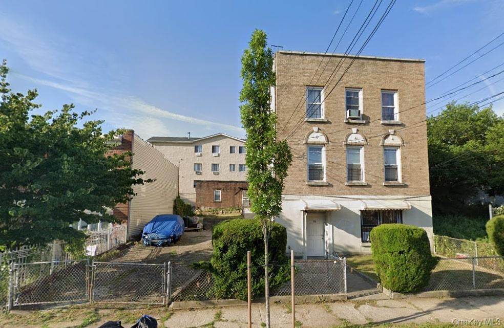 780 Bartholdi Street - Photo 1