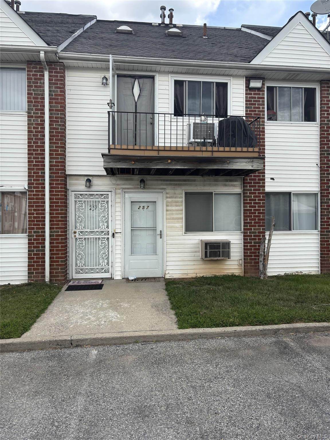 257 Maple Parkway - Photo 1