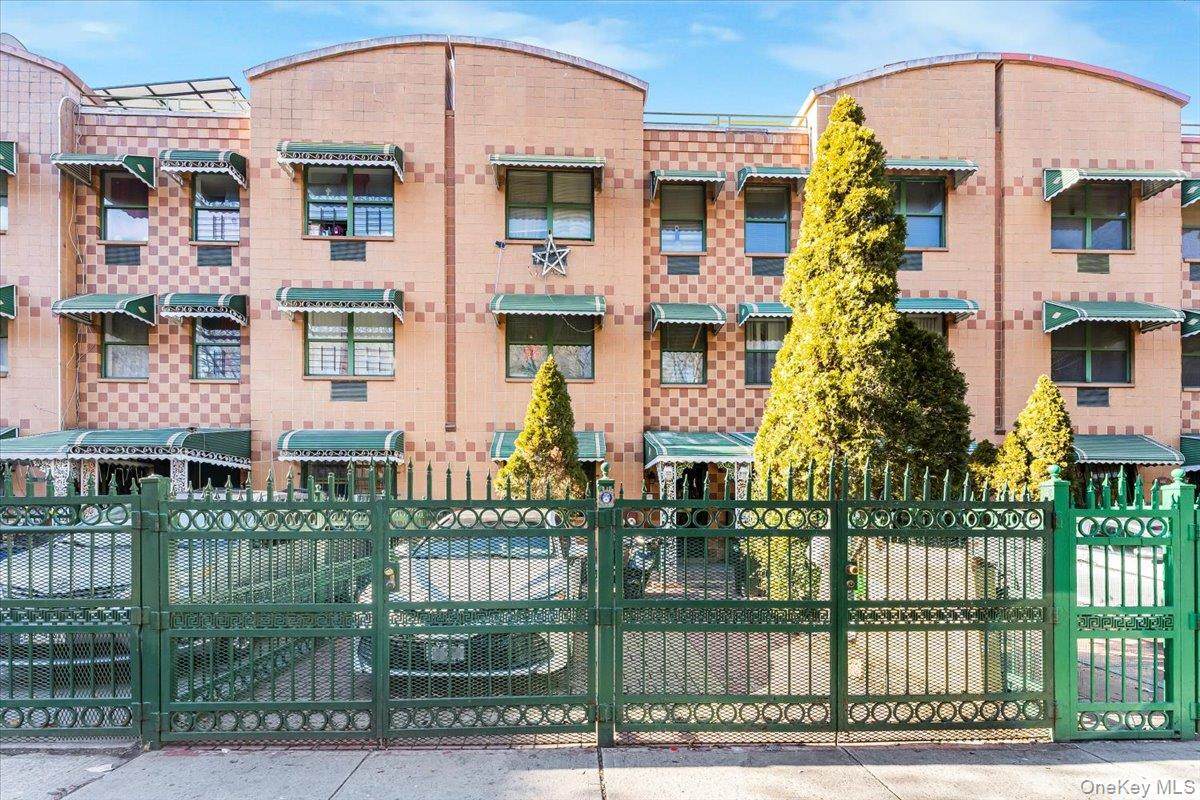 1475 Crotona Place - Photo 1