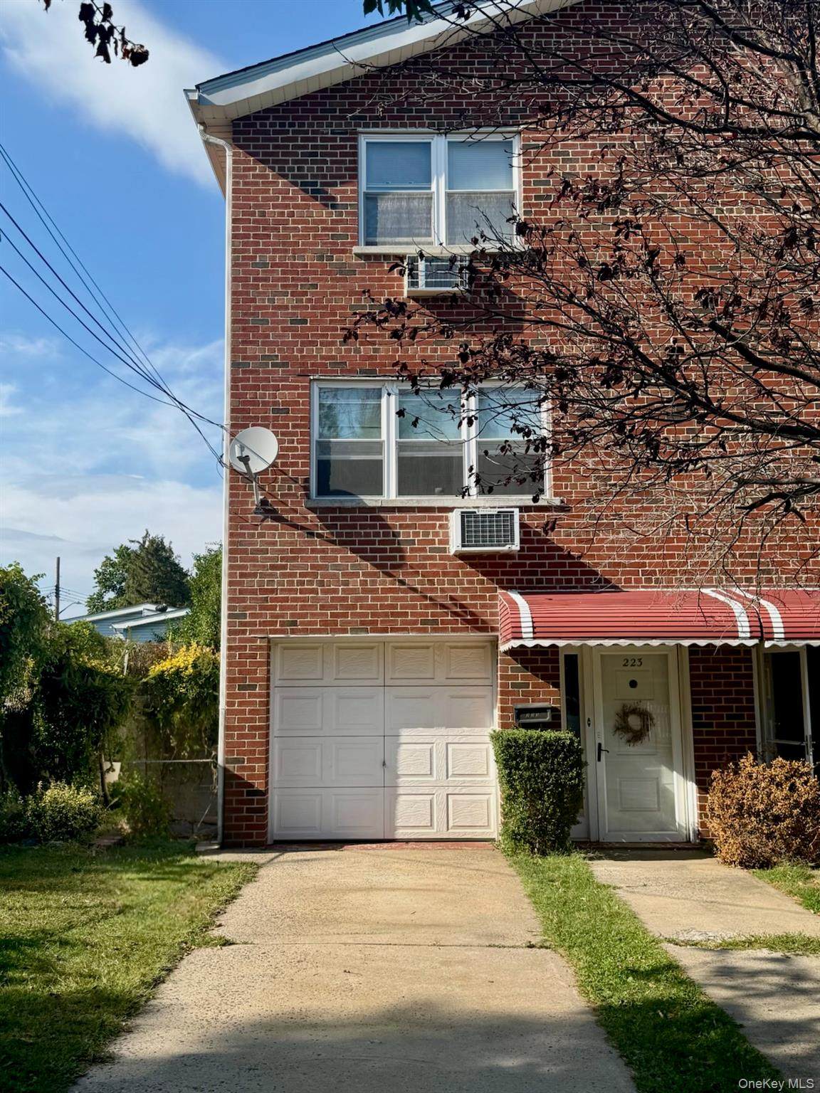 223 Ditmars Street - Photo 1