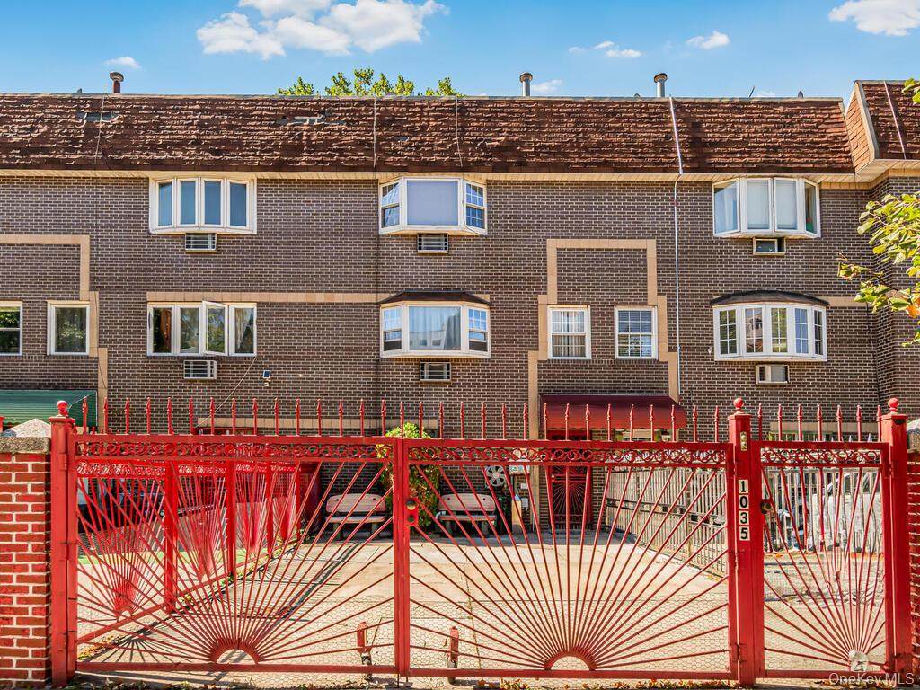 1035 Bryant Avenue - Photo 1